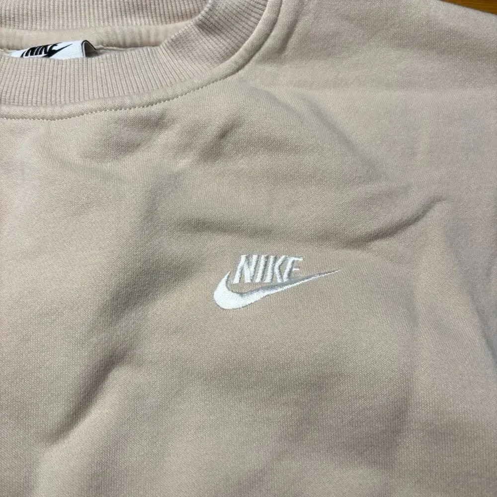 Nike sportswear club